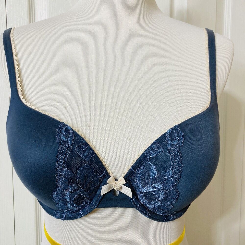 Lacey Victoria's Secret 34C Body by Victoria Push Up Perfect Shape Bra Keyhole